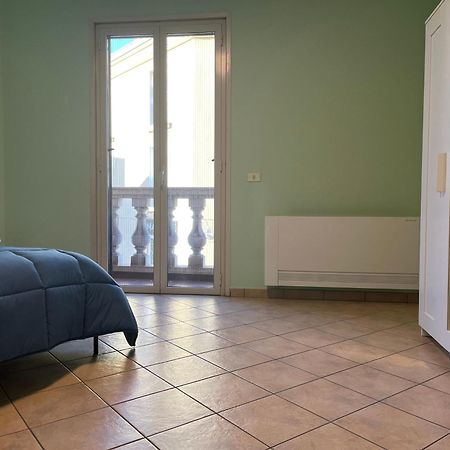 Casa Vacanza Donna Laura Barcellona-Pozzo di Gotto Exteriör bild