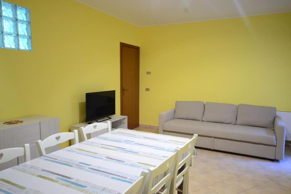 Casa Vacanza Donna Laura Barcellona-Pozzo di Gotto Exteriör bild