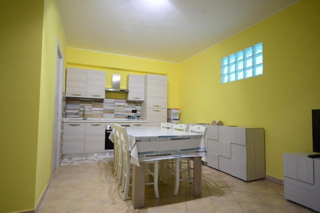 Casa Vacanza Donna Laura Barcellona-Pozzo di Gotto Exteriör bild