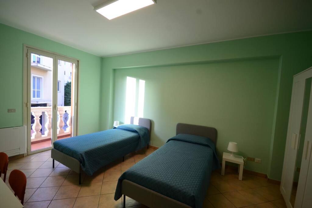 Casa Vacanza Donna Laura Barcellona-Pozzo di Gotto Exteriör bild