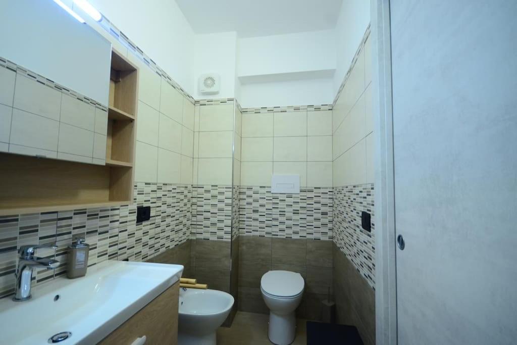 Casa Vacanza Donna Laura Barcellona-Pozzo di Gotto Exteriör bild