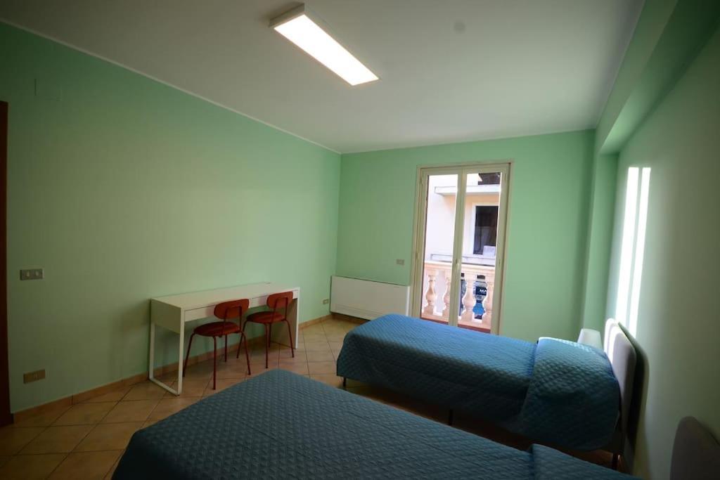 Casa Vacanza Donna Laura Barcellona-Pozzo di Gotto Exteriör bild