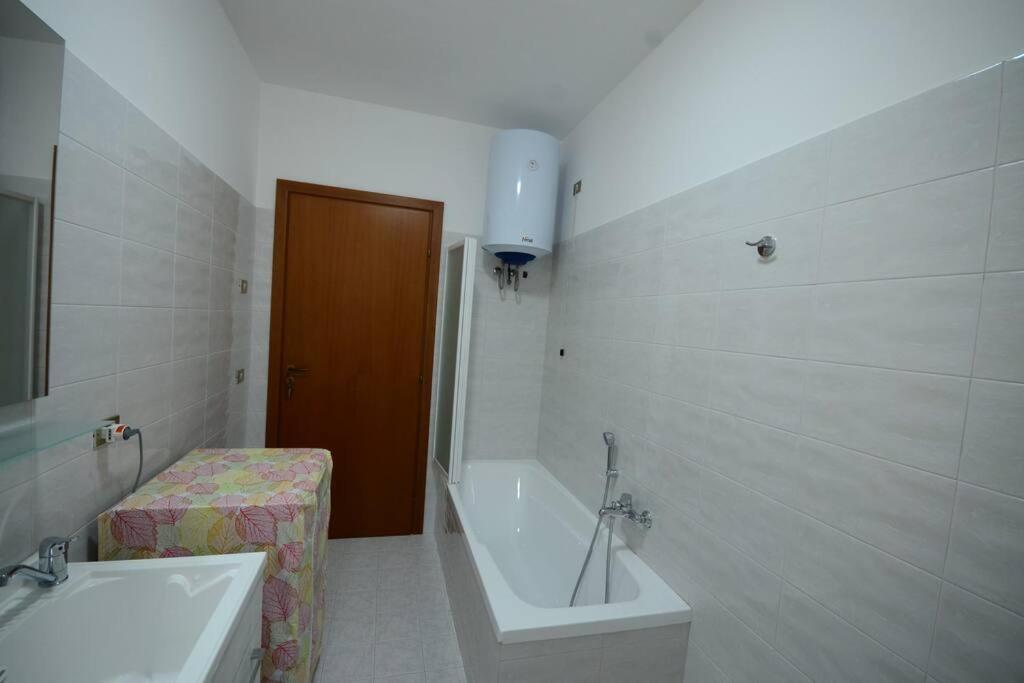Casa Vacanza Donna Laura Barcellona-Pozzo di Gotto Exteriör bild