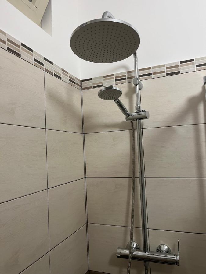 Casa Vacanza Donna Laura Barcellona-Pozzo di Gotto Exteriör bild