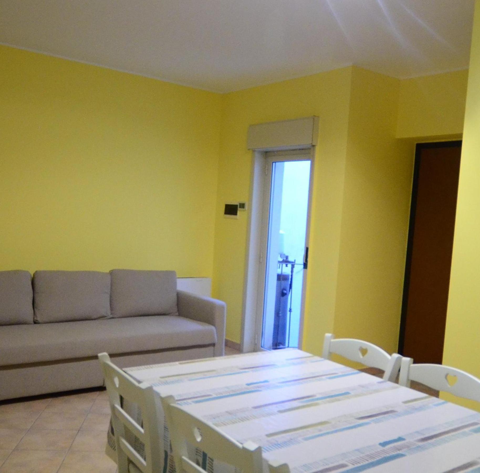Casa Vacanza Donna Laura Barcellona-Pozzo di Gotto Exteriör bild