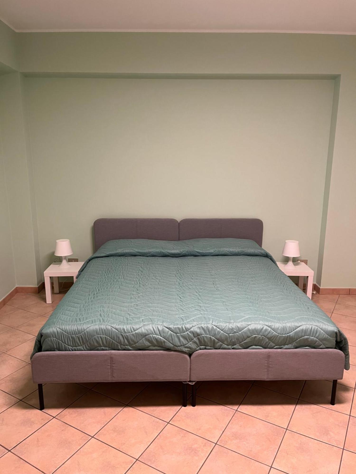 Casa Vacanza Donna Laura Barcellona-Pozzo di Gotto Exteriör bild